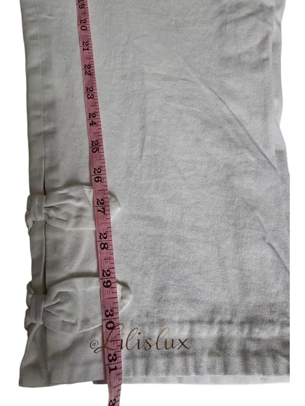 Crown &Ivy White Size 16 Casual Capris With  Bow Cut Outs At The Bottom GUC